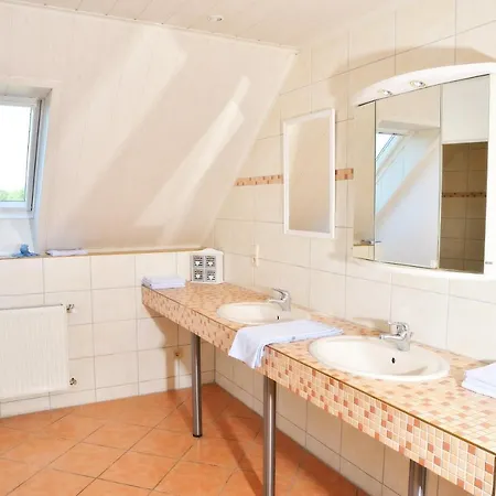 Lueggerts אורחן *